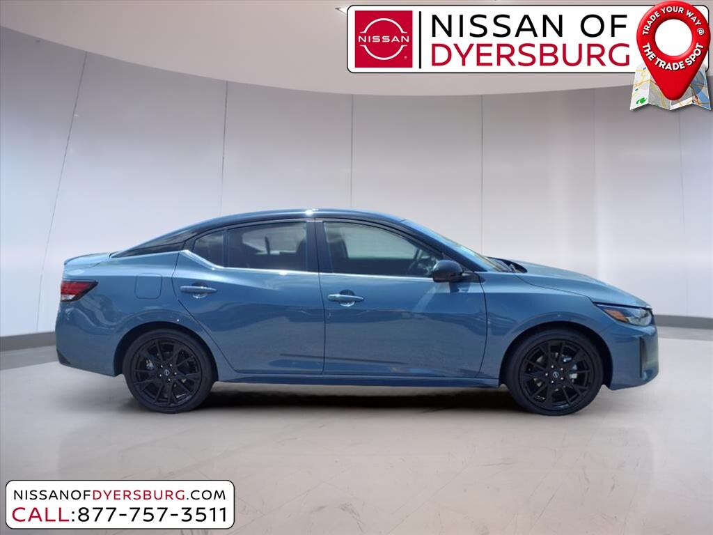 2025 Nissan Sentra SR photo 2