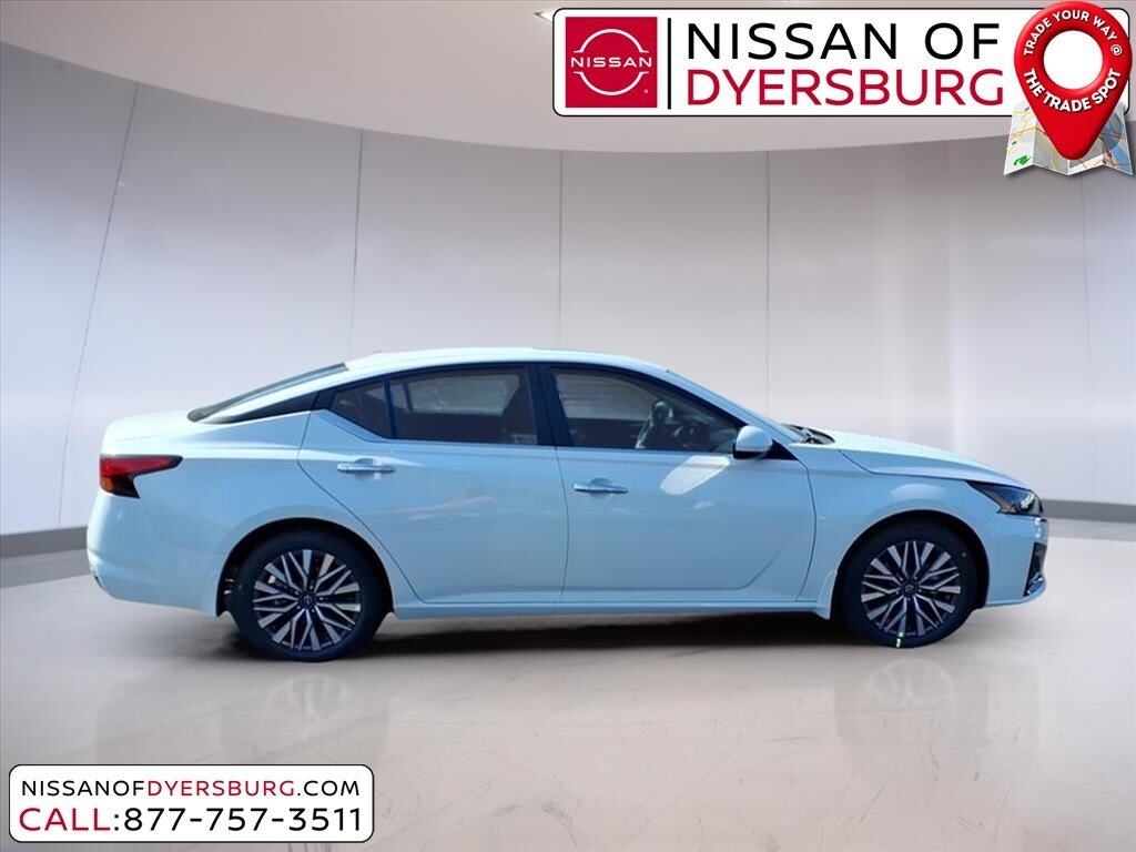 2025 Nissan Altima SV photo 2