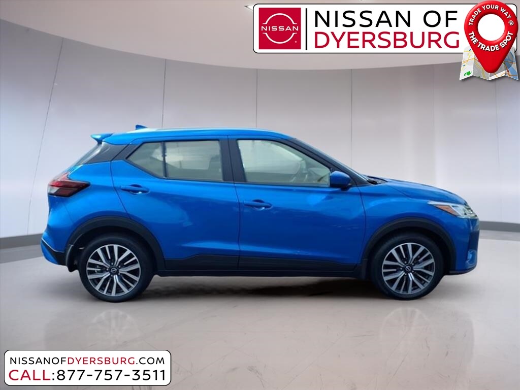 2022 Nissan Kicks SV photo 2