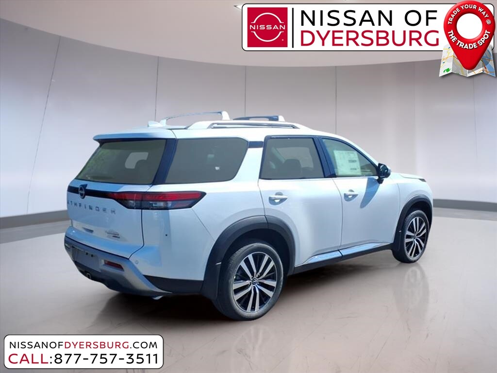 2025 Nissan Pathfinder Platinum photo 3