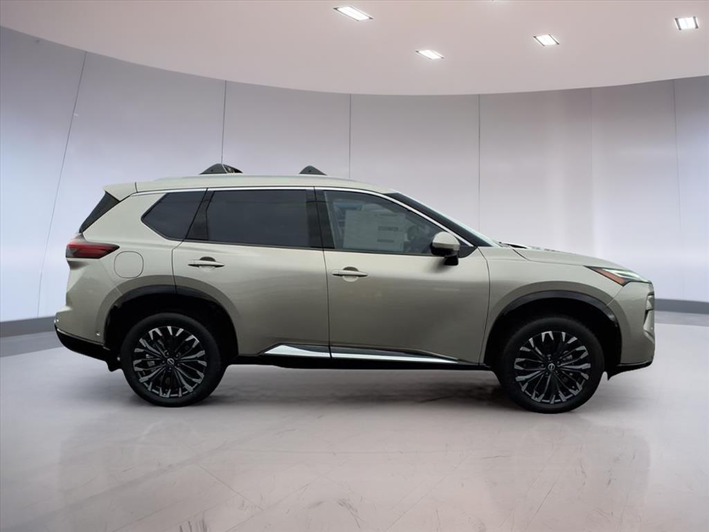 2026 Nissan Rogue Platinum photo 2