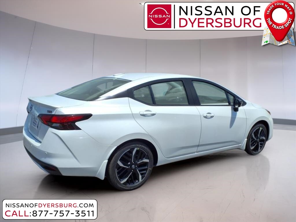 2025 Nissan Versa 1.6 SR photo 3