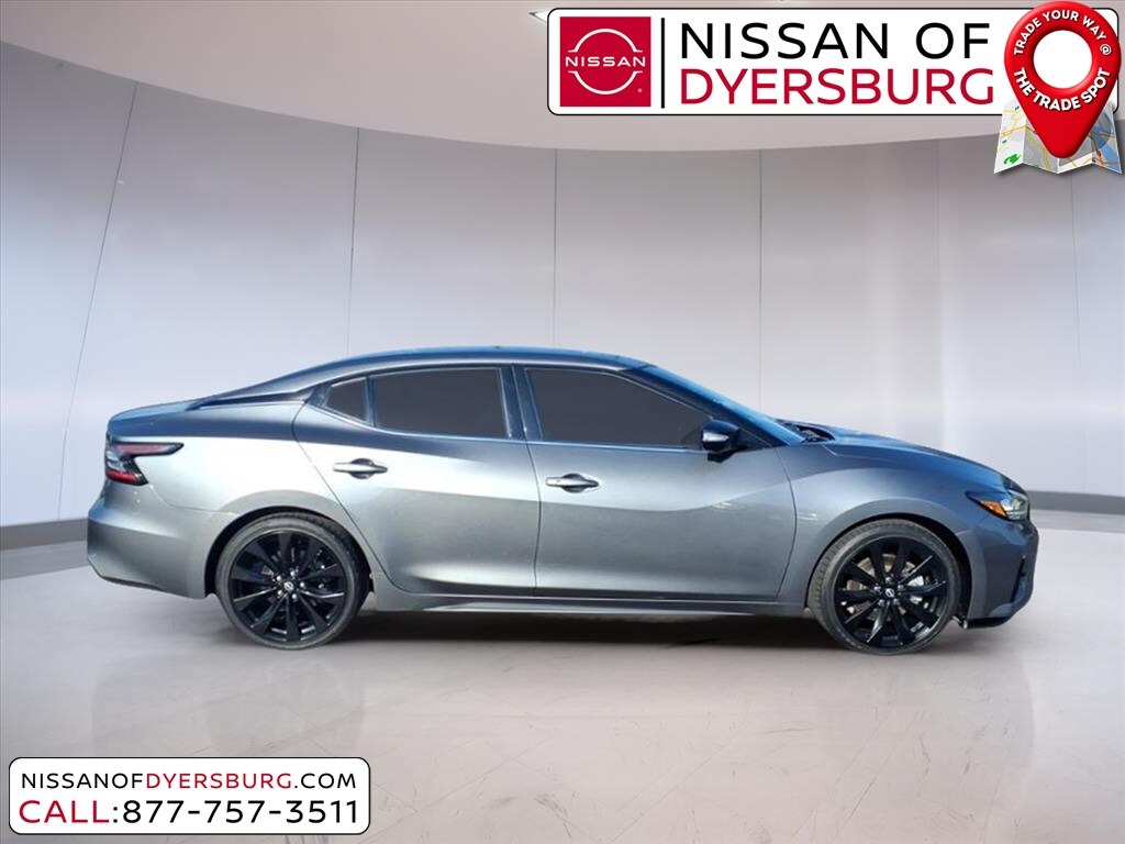 2023 Nissan Maxima SR photo 2