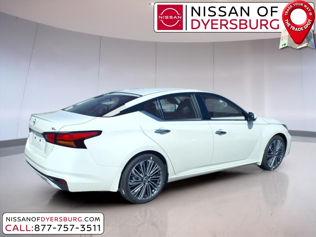 2025 Nissan Altima SL photo 3