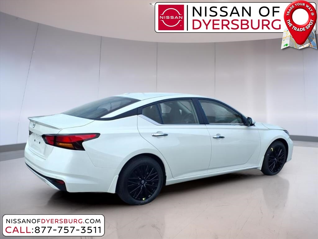 2025 Nissan Altima SV photo 3