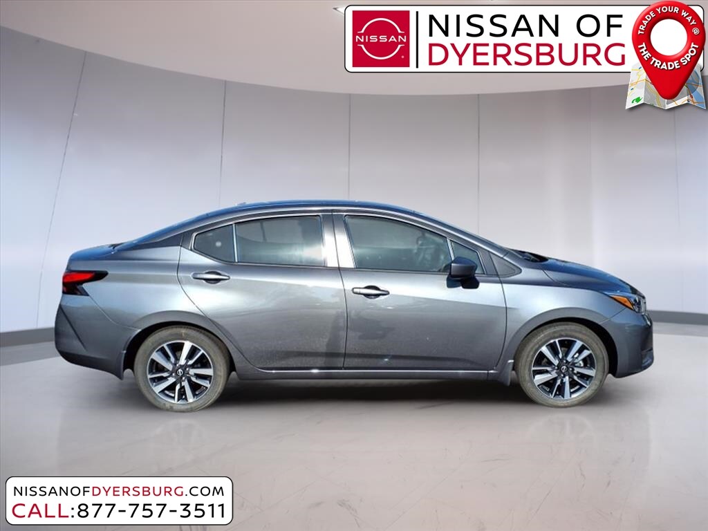 2025 Nissan Versa 1.6 SV photo 2