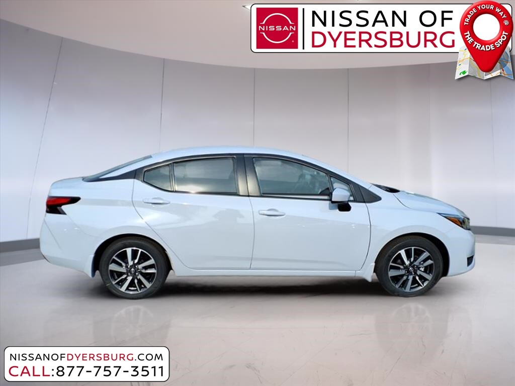 2025 Nissan Versa 1.6 SV photo 2