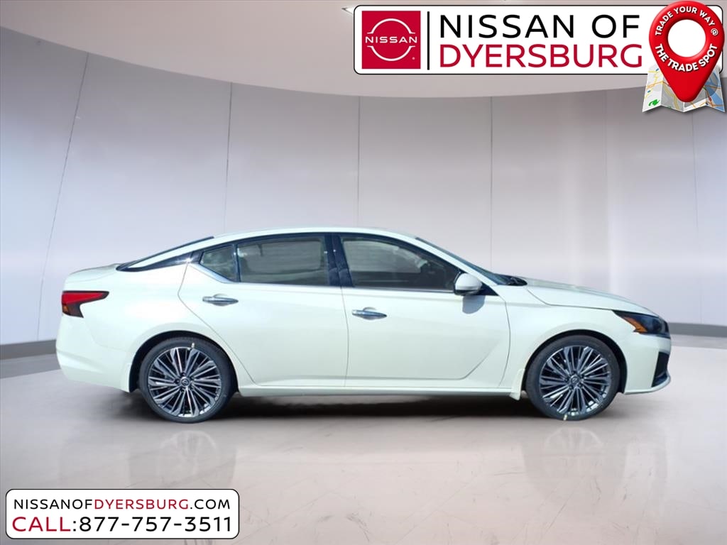 New 2025 Nissan Altima SL Sedan