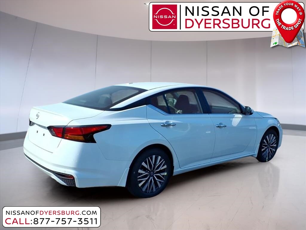 2025 Nissan Altima SV photo 3