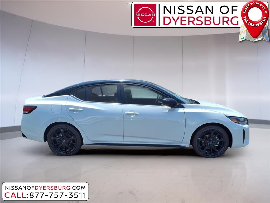 2025 Nissan Sentra SR photo 2