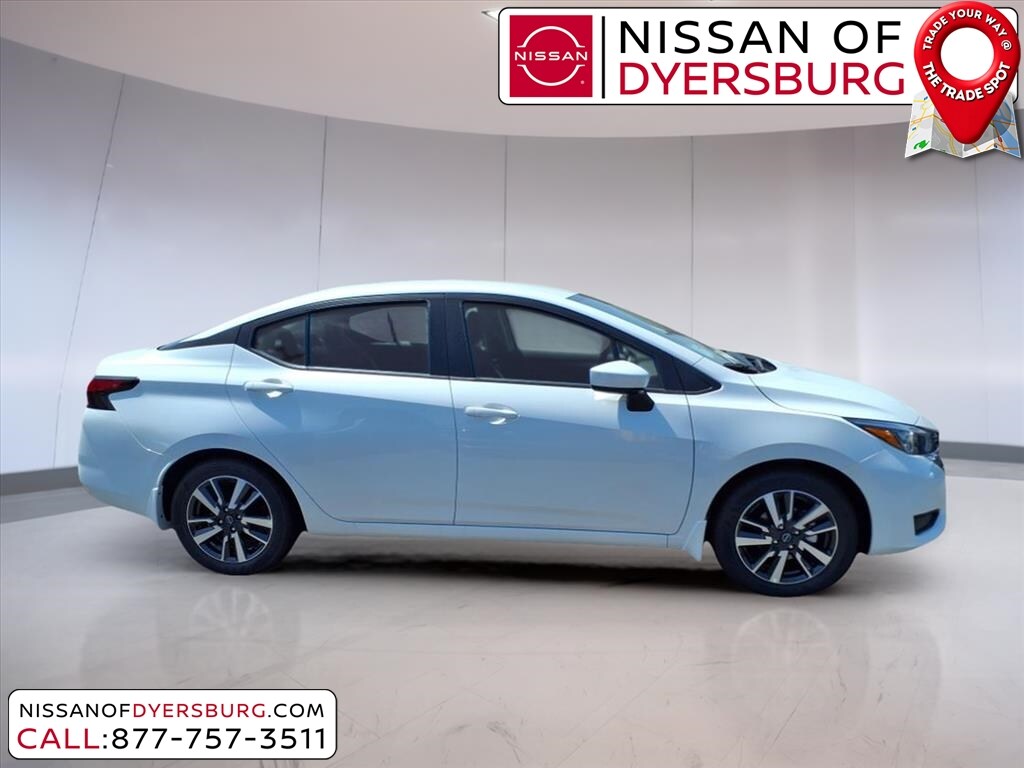 2025 Nissan Versa 1.6 SV photo 2