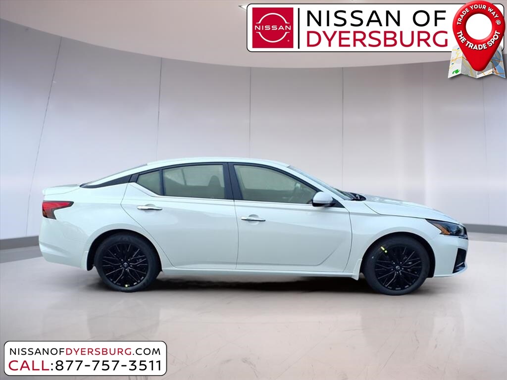 2025 Nissan Altima SV photo 2