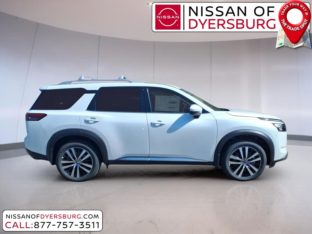2025 Nissan Pathfinder Platinum photo 2