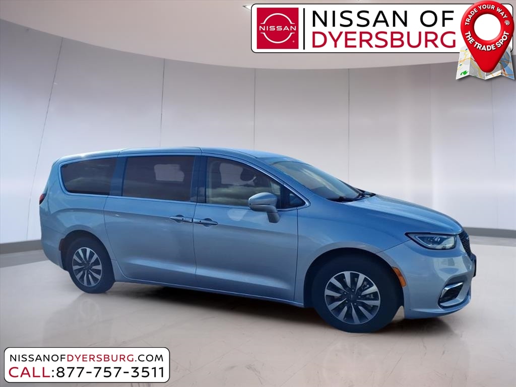 2022 Chrysler Pacifica Hybrid Touring L's photo