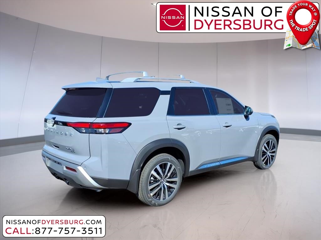 2025 Nissan Pathfinder Platinum photo 2
