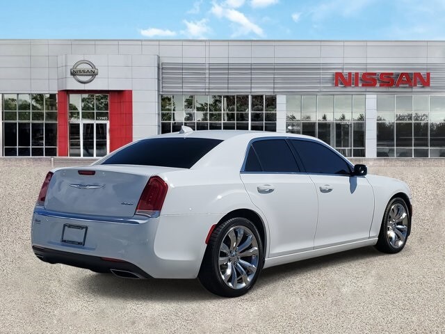2017 Chrysler 300 Limited photo 4
