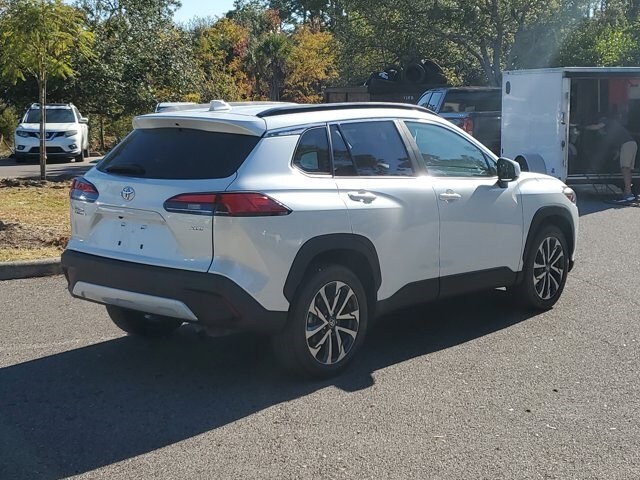 2023 Toyota Corolla Cross XLE photo 2