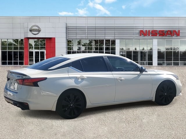 2022 Nissan Altima 2.5 SR photo 3