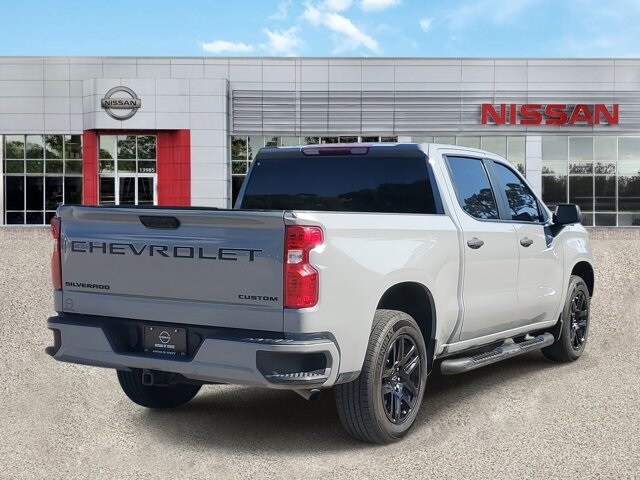 2024 Chevrolet Silverado 1500 Custom photo 3