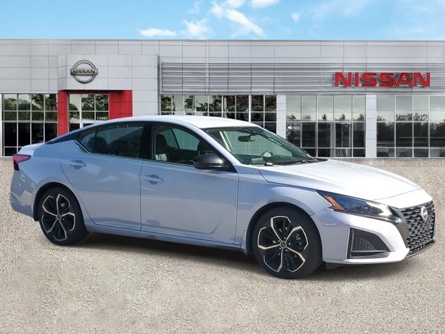 2023 Nissan Altima 2.5 SR photo 2