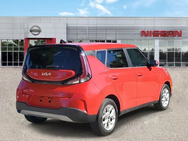 2023 Kia Soul LX photo 3