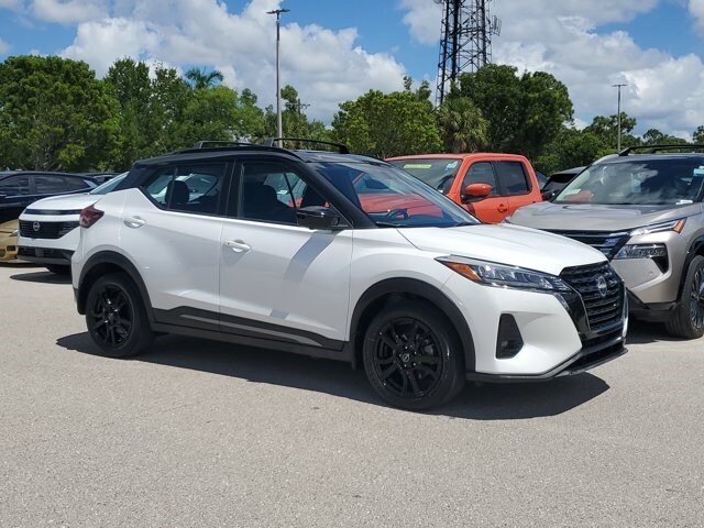 2024 Nissan Kicks SR photo 2