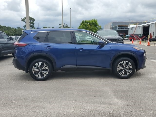 2022 Nissan Rogue SV photo 3