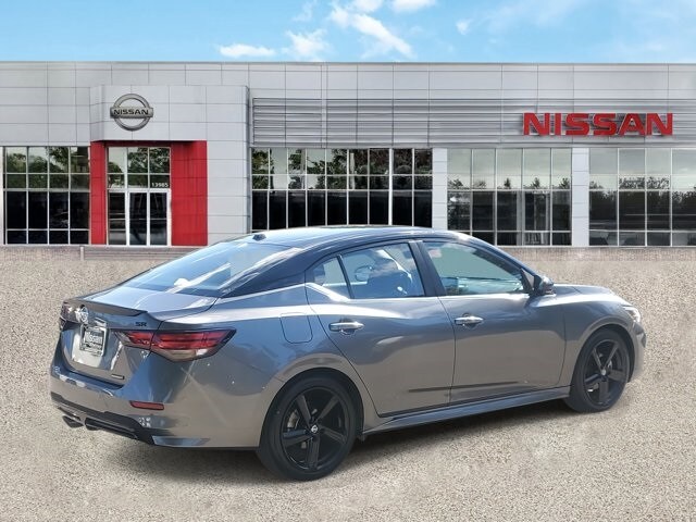 2023 Nissan Sentra SR photo 3