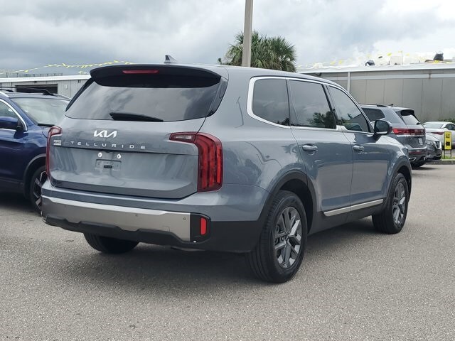 2025 Kia Telluride LX photo 3