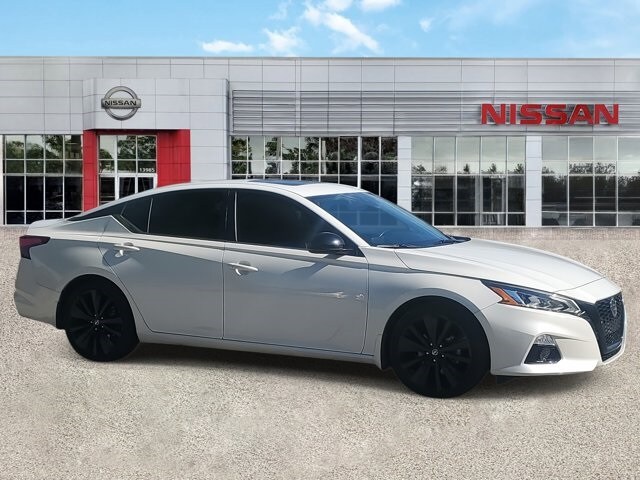 2022 Nissan Altima 2.5 SR photo 2