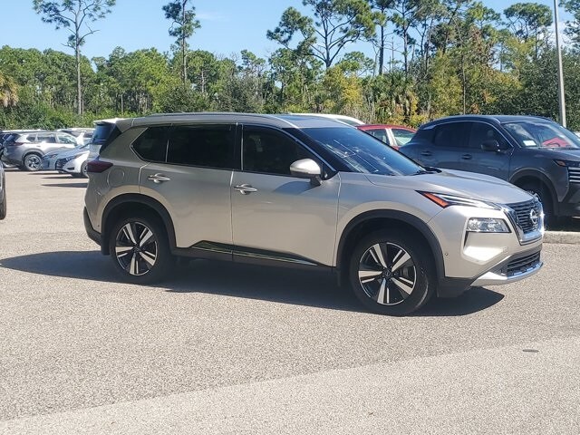 2023 Nissan Rogue Platinum photo 2
