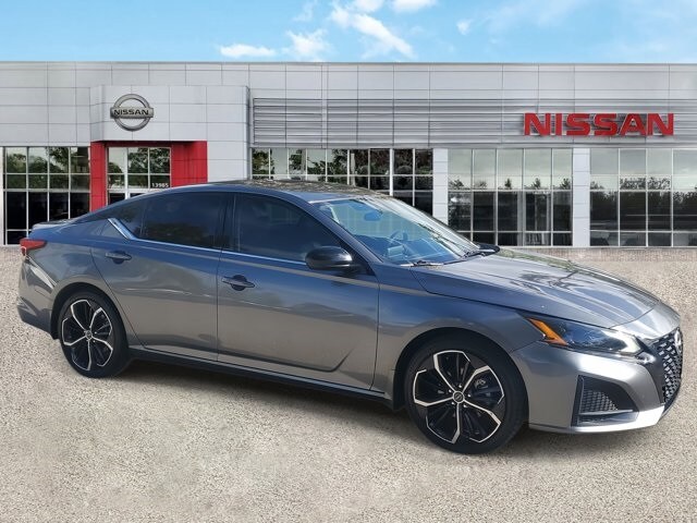 2023 Nissan Altima 2.5 SR photo 2