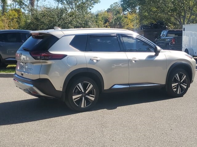 2023 Nissan Rogue Platinum photo 3