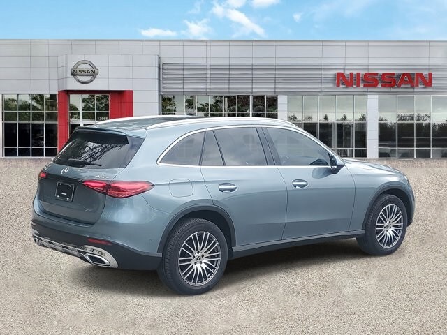 2025 Mercedes Benz GLC 300 4MATIC photo 2