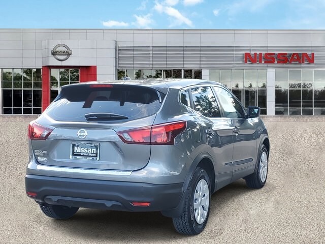 2018 Nissan Rogue Sport S photo 3