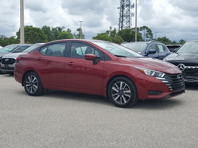 2024 Nissan Versa 1.6 SV photo 3