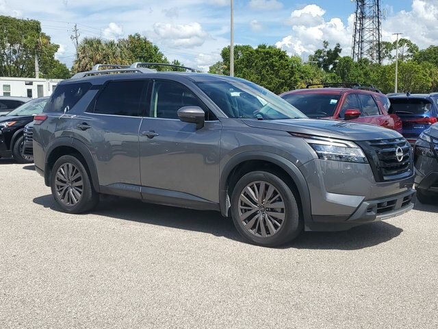 2024 Nissan Pathfinder SL photo 2