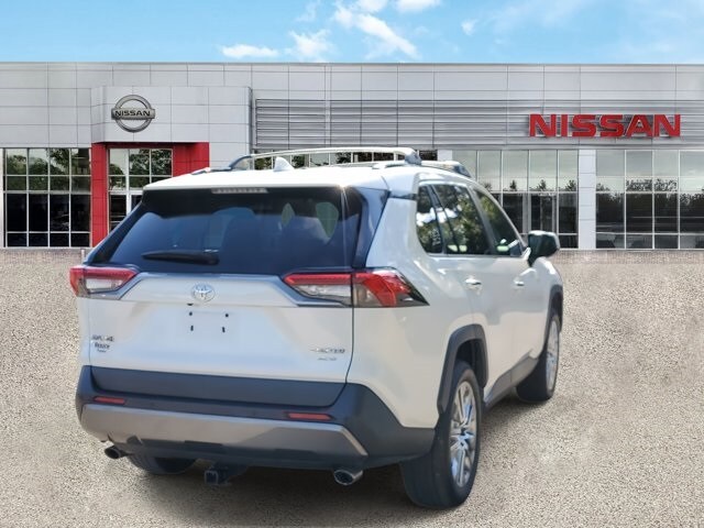 2019 Toyota RAV4 Limited photo 3