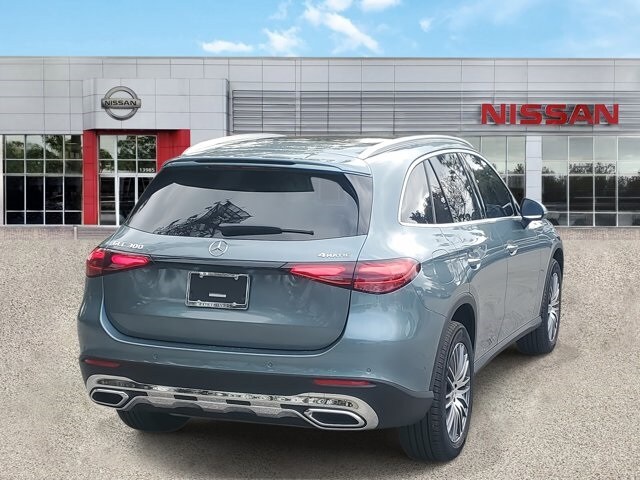 2025 Mercedes Benz GLC 300 4MATIC photo 3