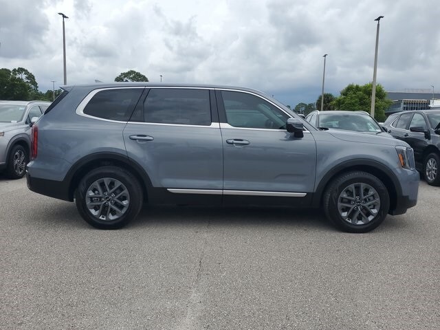 2025 Kia Telluride LX photo 2