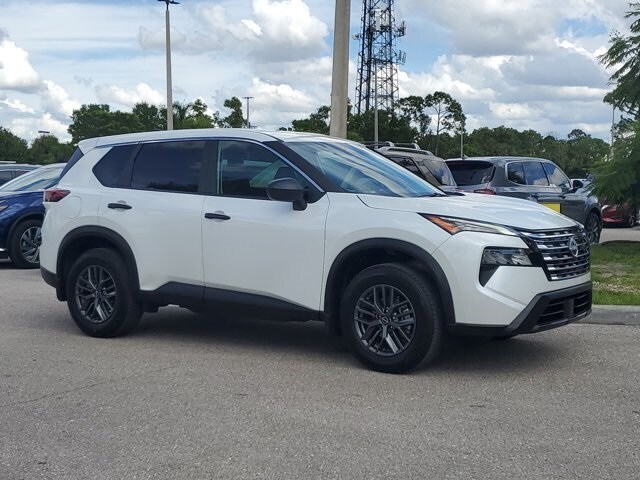 2025 Nissan Rogue S photo 2