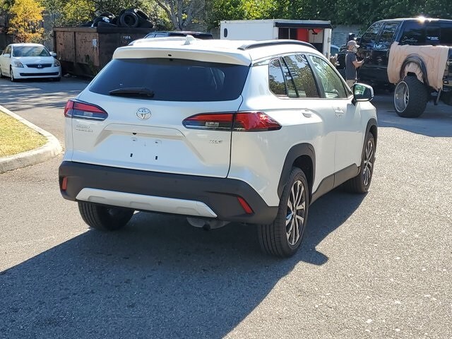 2023 Toyota Corolla Cross XLE photo 3