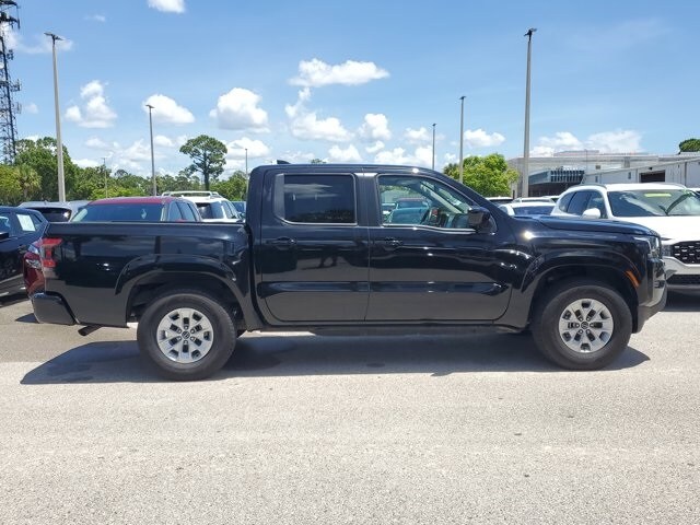 2024 Nissan Frontier SV Crew Cab photo 3