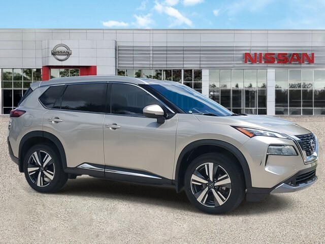 2022 Nissan Rogue SL photo 2