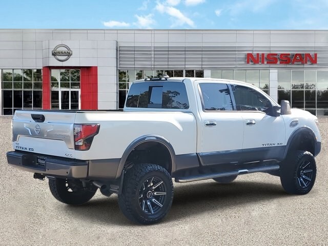 2023 Nissan Titan Platinum Reserve photo 3