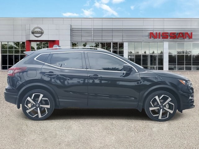 2022 Nissan Rogue Sport SL photo 2