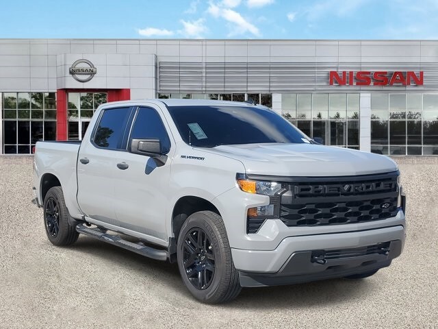 2024 Chevrolet Silverado 1500 Custom photo 2