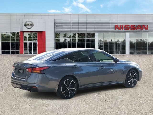 2023 Nissan Altima 2.5 SR photo 3