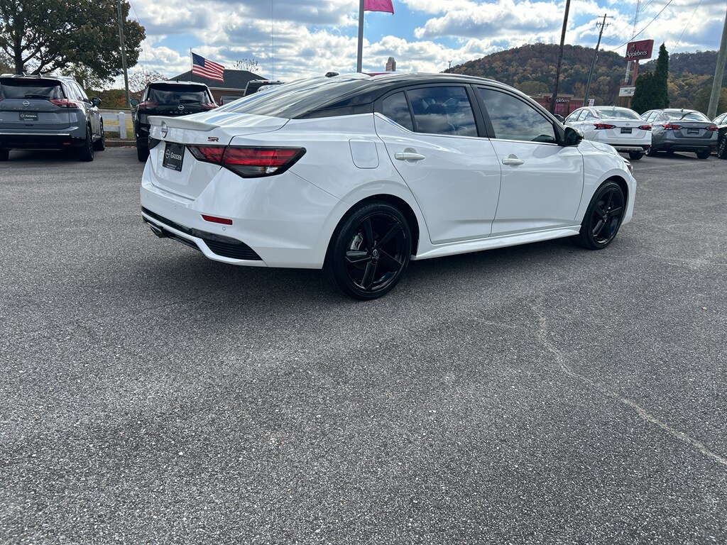 2024 Nissan Sentra SR photo 3