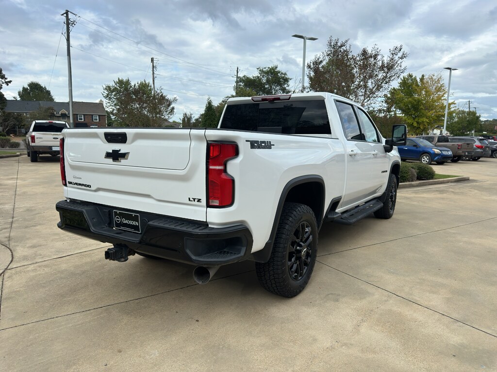 2025 Chevrolet Silverado 2500HD LTZ photo 3
